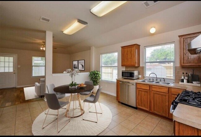 Building Photo - 19111 Remington Manor Dr