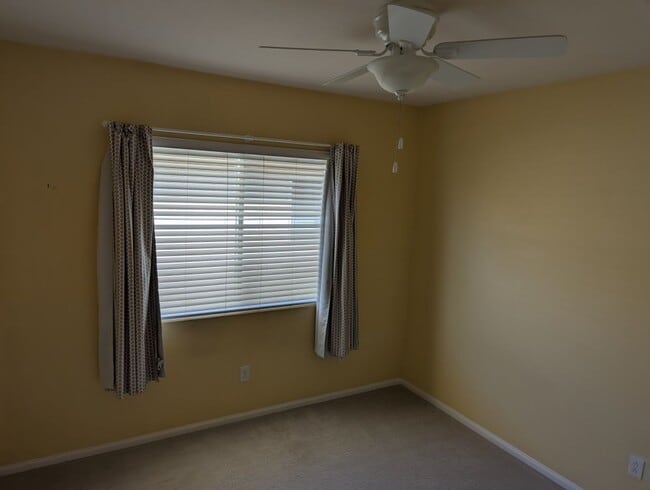 Building Photo - 3 Bedroom - 2.5 Bathroom Townhome in Scrip...