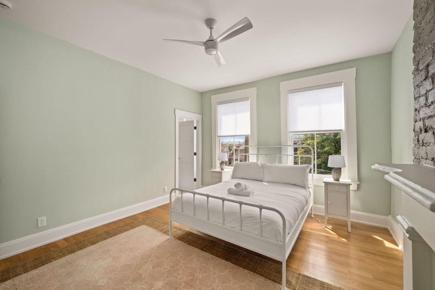 Building Photo - 1918 Vine St