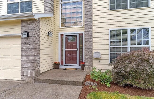 Building Photo - 852 Burgundy Ave NE