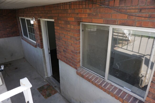 Building Photo - 8287 Ivy Dr