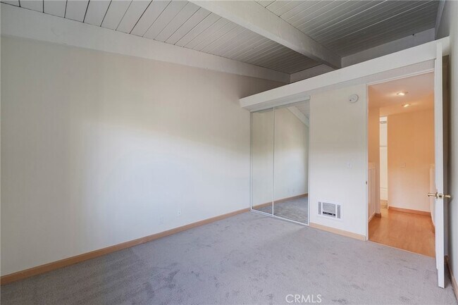 Building Photo - 6542 Ocean Crest Dr