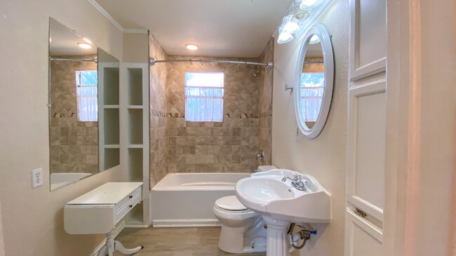 Building Photo - 1017 County Rd 914A