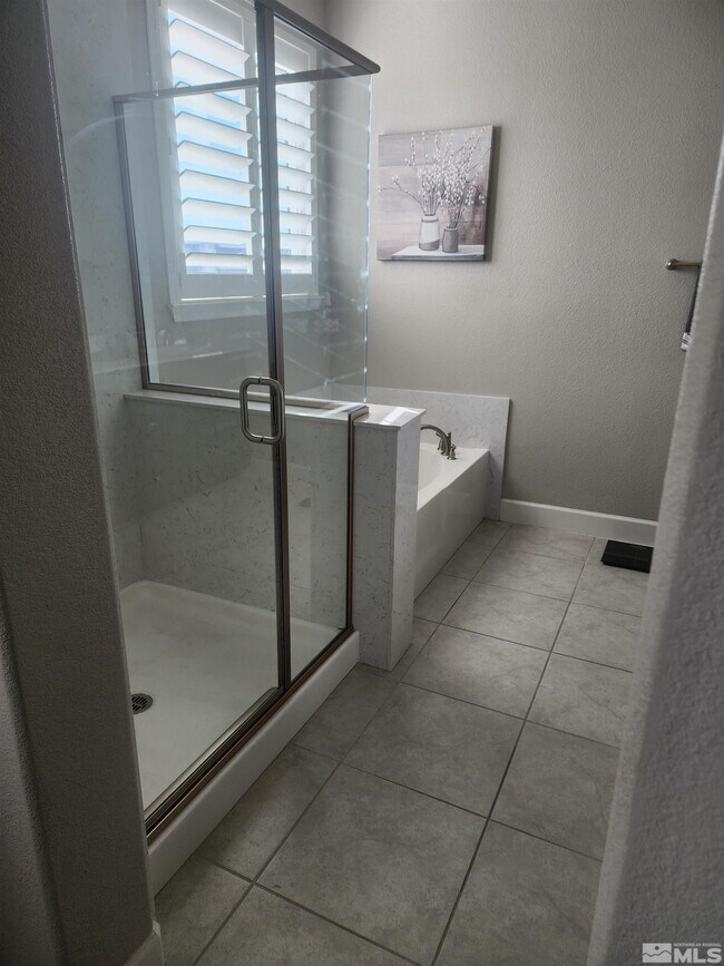 Building Photo - 2025 Elk Falls Way