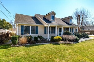 Building Photo - 217 Highlawn Rd