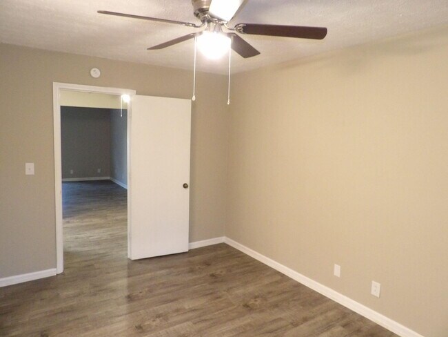 Building Photo - 176 Landings Dr