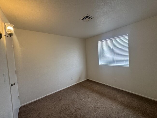 Building Photo - 5056 E Evergreen Dr