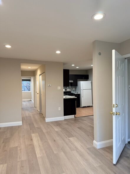 Building Photo - 8836 Cottage St