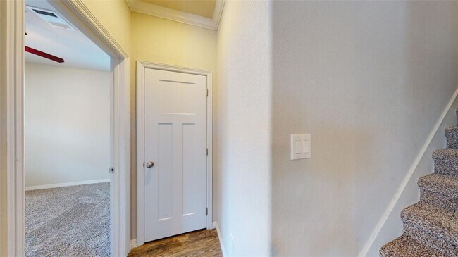 Building Photo - 914 Fairview Ave