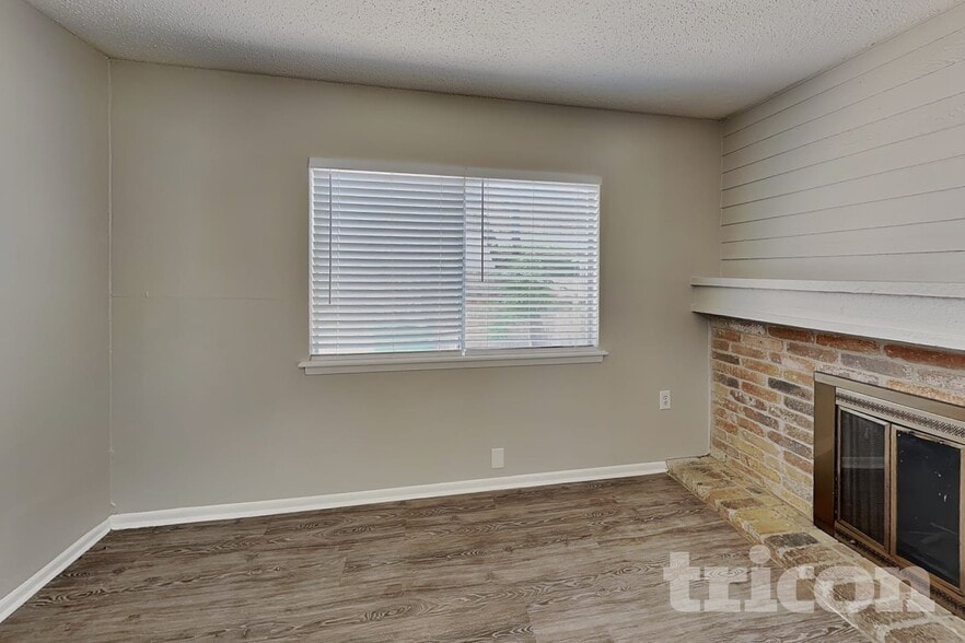 Building Photo - 5815 Brambletree St