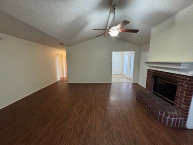 Building Photo - Nice 1 story home in Crowley