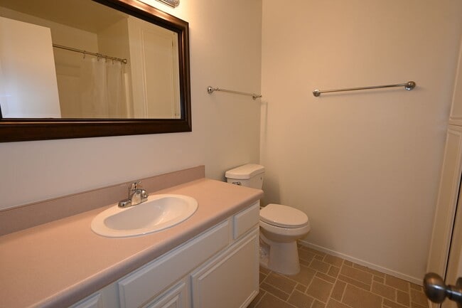 Building Photo - Spacious 3 Bed / 2.5 Bath Townhome in Gated Community – El Cajon