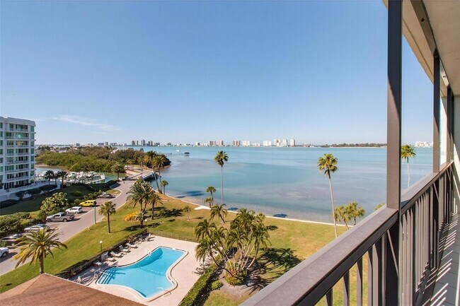 Building Photo - 100 Oakmont Ln