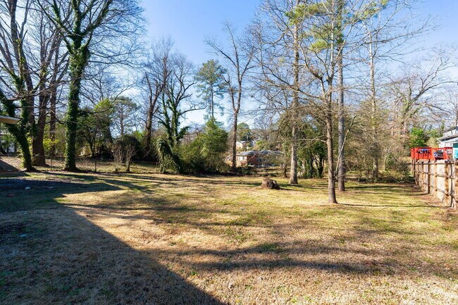 Building Photo - 1236 Oakwood St