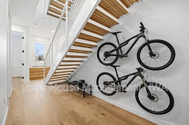 Building Photo - 838 SE 8th St