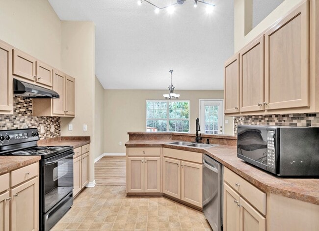 Building Photo - 4bed/2bath...Navarre home!