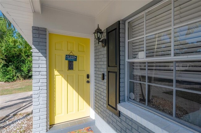 Building Photo - 2523 Lake Ellen Cir