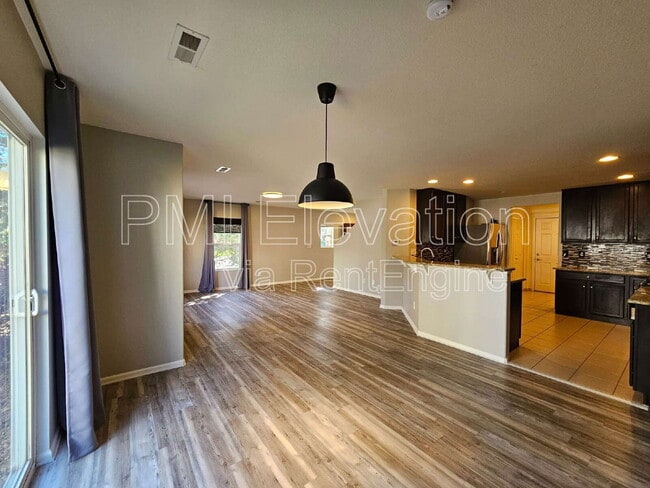 Building Photo - 12832 Mayfair Way
