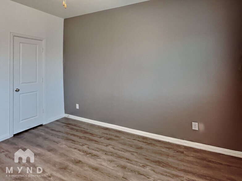 Building Photo - 3234 S Cherry Ln