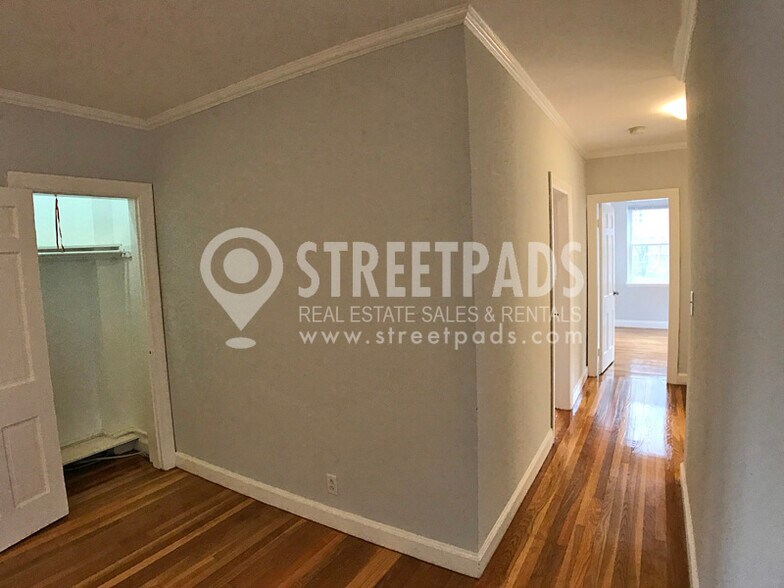 Building Photo - 1141 Beacon St