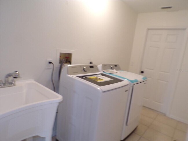 Building Photo - 2437 Greenland Ct