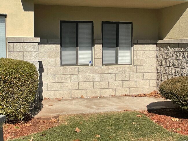 Building Photo - 1204 Whitney Ave