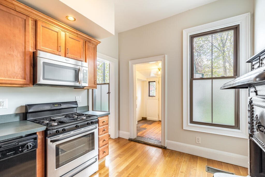 Building Photo - 325 K St