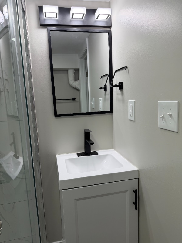 Building Photo - 617 Glenwood Ave