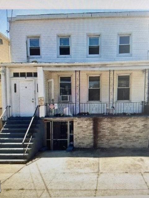 Primary Photo - 17 Beach St