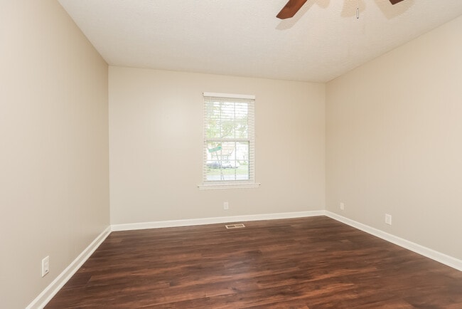 Building Photo - 3200 Lakeford Dr