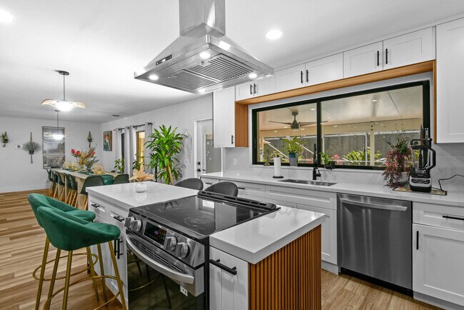 Building Photo - 13014 46th Ct N