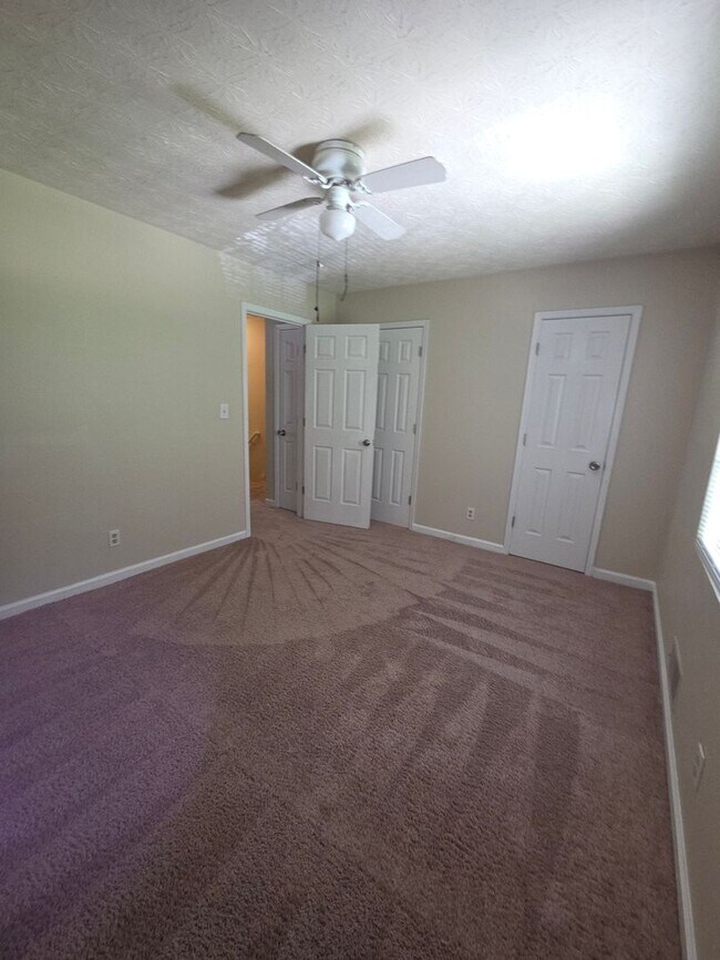 Building Photo - Town Home in Beautiful Fayetteville