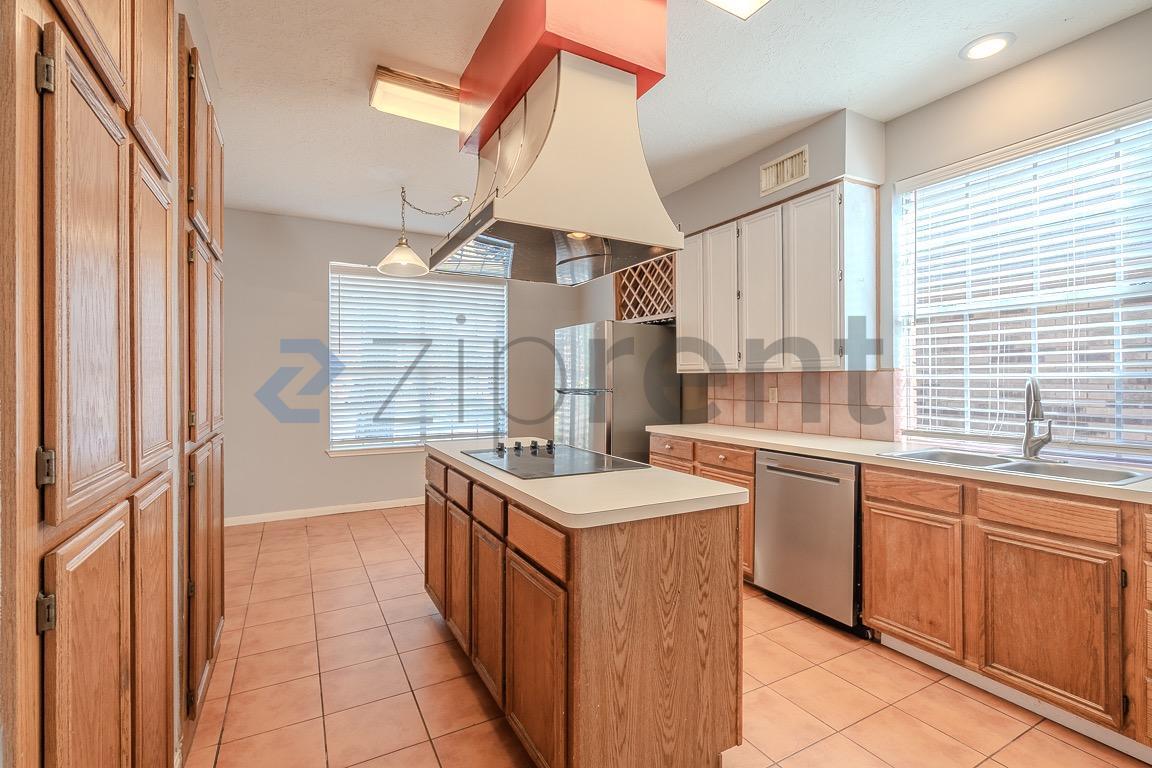 Building Photo - 16023 Gladebrook Glen Ln