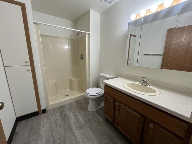 Building Photo - 2310 Valley Rd