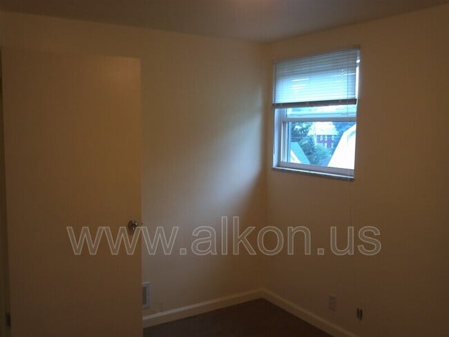 Building Photo - 651 Bigelow St