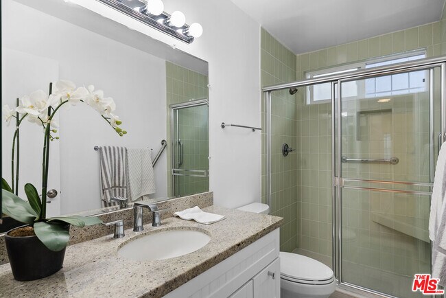 Building Photo - 824 S Shenandoah St