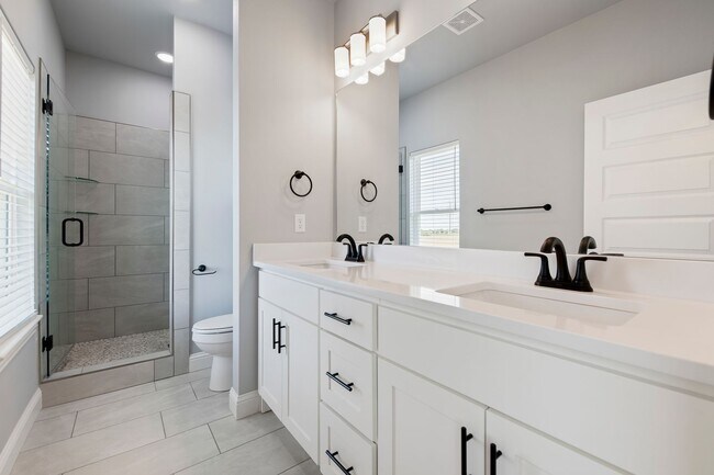 Building Photo - Newly Built Bentonville Townhome!