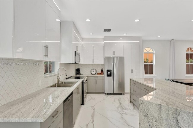 Building Photo - 407 SW 17th St