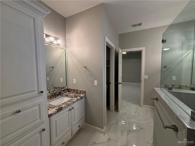 Building Photo - 27 Tulipan Ave