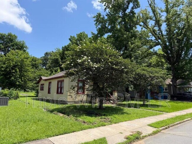 Building Photo - 2205 S Martin St