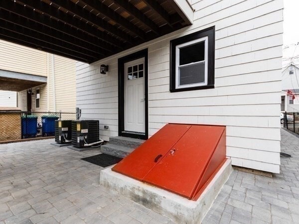 Building Photo - 70 Moreland St