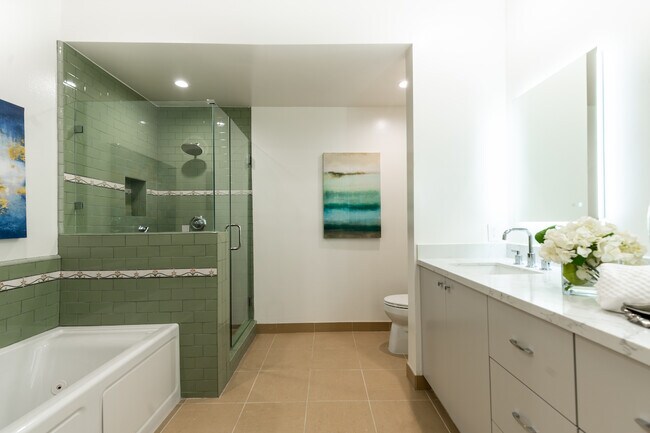 Building Photo - 828 S Bedford St