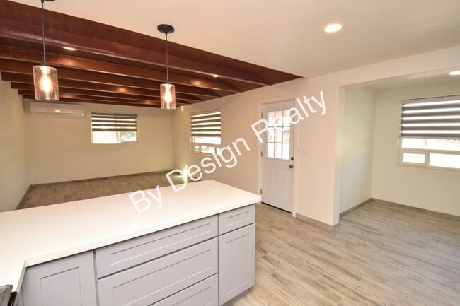 Building Photo - Hedrick Acreage 2 Bed 1 Bath Mid Century Bungalow with Modern Remodel