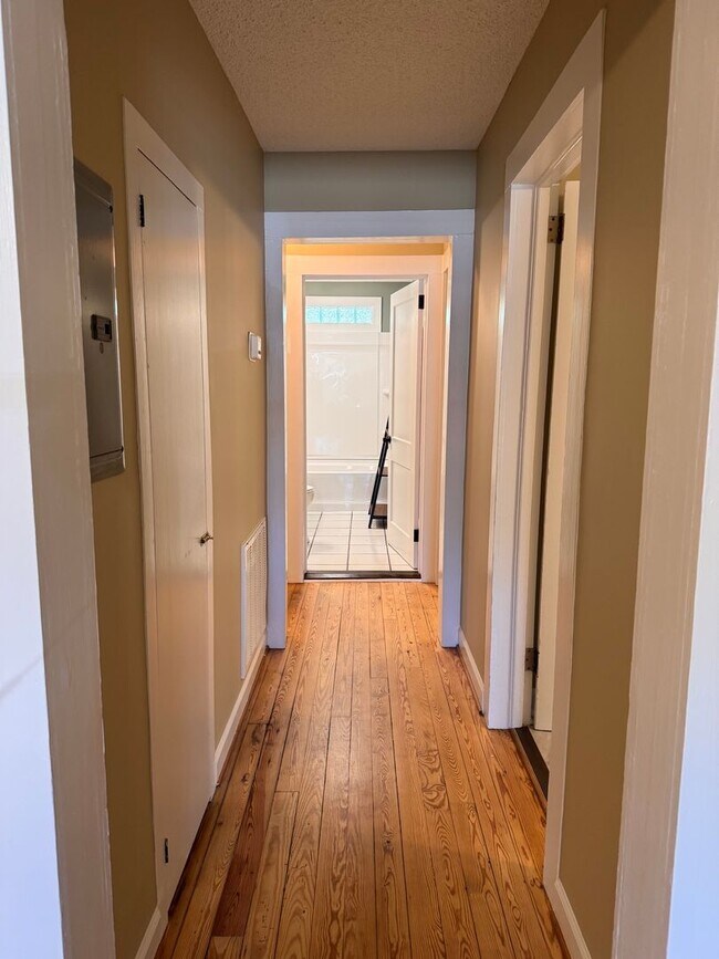 Building Photo - 3 Bed, 1 Bath Newly Renovated Home in Asheboro!
