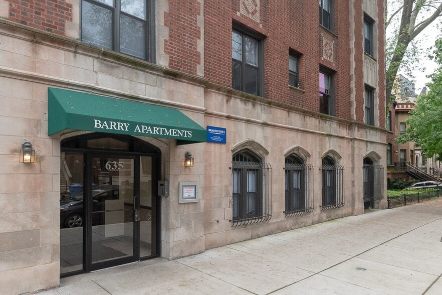 Primary Photo - 640 W Barry Ave