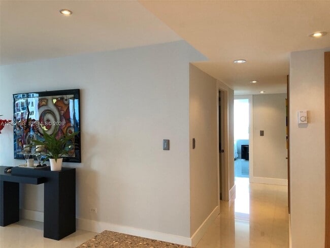 Building Photo - 2301 Collins Ave