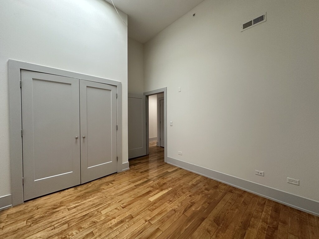 Building Photo - 1432 W 21st St