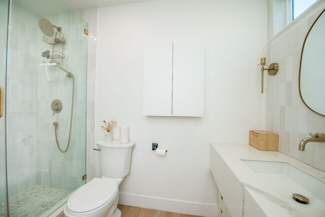 Building Photo - Remodeled South Huntington Beach Home