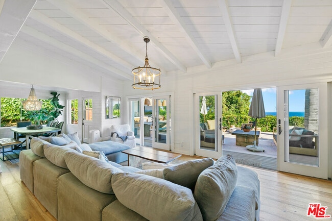 Building Photo - 26887 Sea Vista Dr