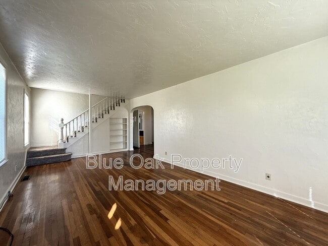 Building Photo - 2916 Kennedy Ave